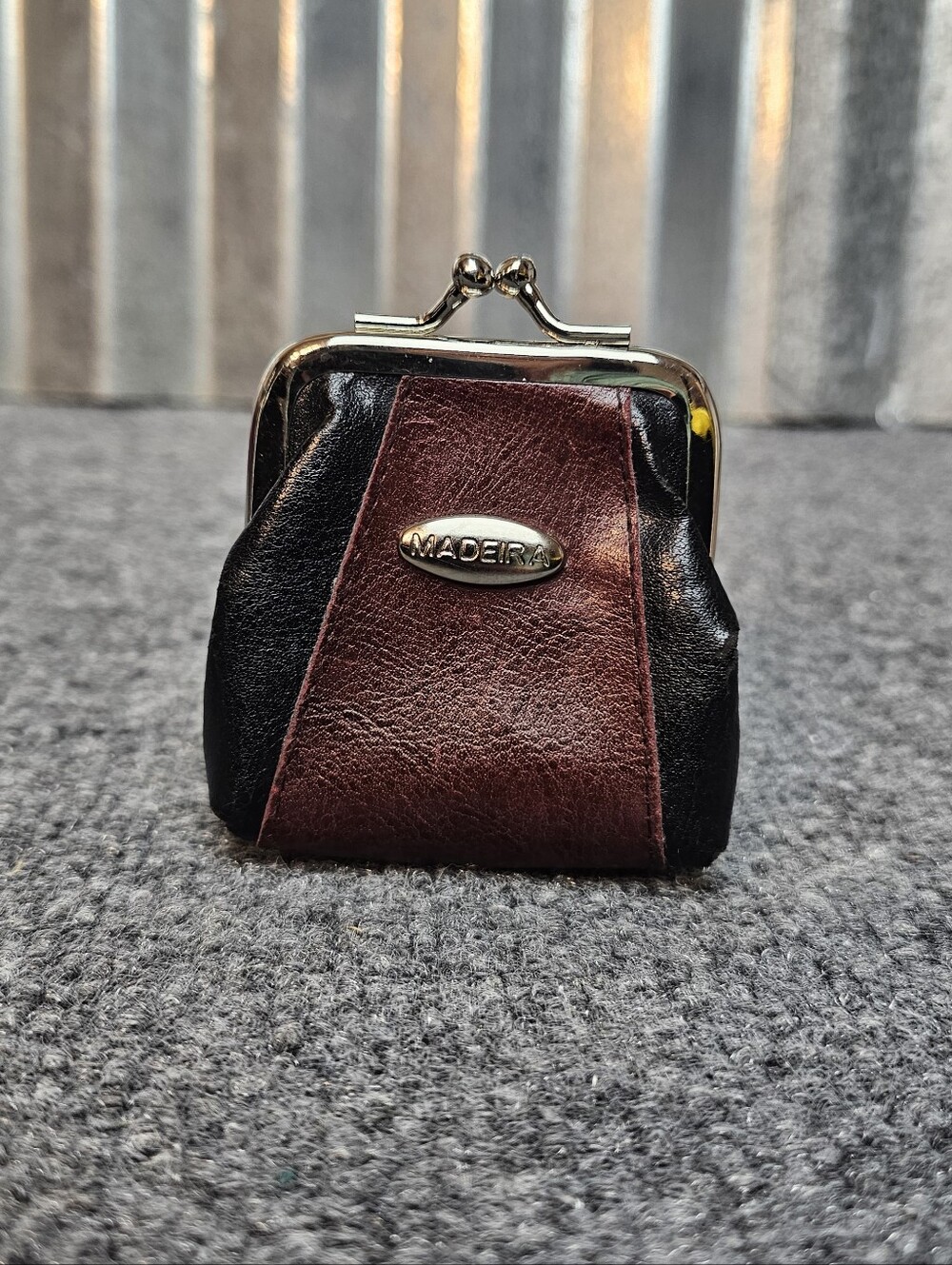 Unisex- Vintage Madeira Two-Tone Leather Coin Purse | Classic Kiss-Lock Clasp